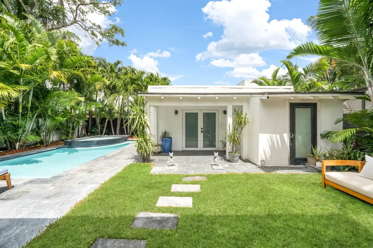Shenandoah, Miami, photographed